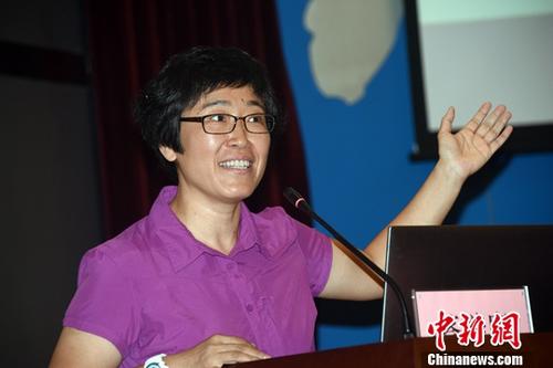 7月2日,中国地震局地球物理研究所研究员、北京国家地球观象台台长李丽现场答辩,竞聘中国地震局地球物理研究所所长。当天,中国地震局地球物理研究所所长全球招聘在北京举行现场答辩,经过筛选,地球物理研究领域共有4位中外知名专家学者参加答辩,李丽也是进入答辩环节的唯一一位女性专家。中新社记者 孙自法 摄 7月2日,中国地震局地球物理研究所研究员、北京国家地球观象台台长李丽现场答辩,竞聘中国地震局地球物理研究所所长。当天,中国地震局地球物理研究所所长全球招聘在北京举行现场答辩,经过筛选,地球物理研究领域共有4位中外知名专家学者参加答辩,李丽也是进入答辩环节的唯一一位女性专家。中新社记者 孙自法 摄